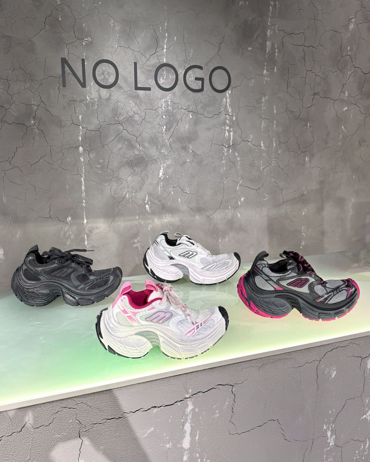 BALENCIAGA — Женское, NO LOGO STORE (фото 2)