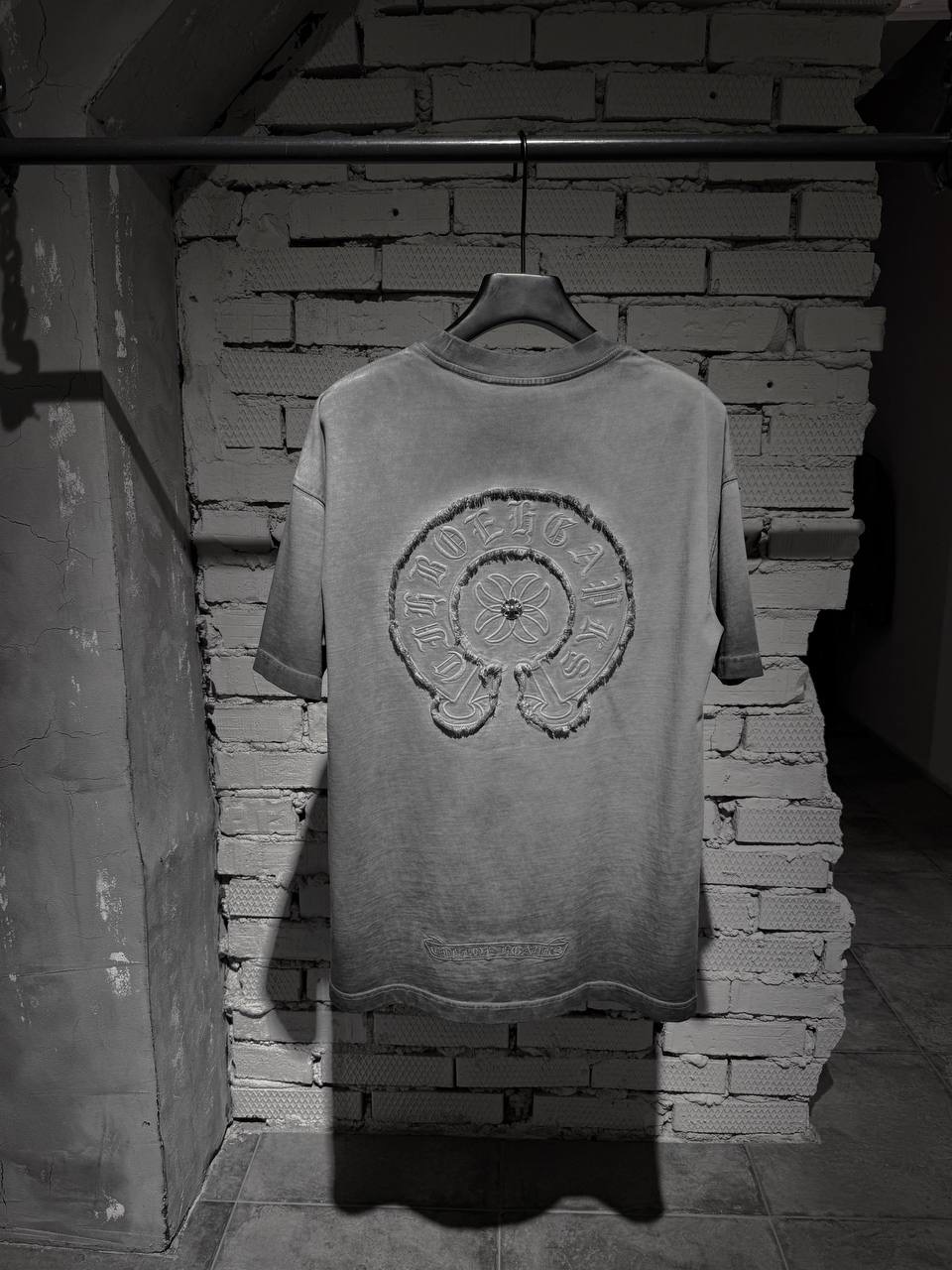 Футболка CHROME HEARTS — Женское, NO LOGO STORE (фото 2)