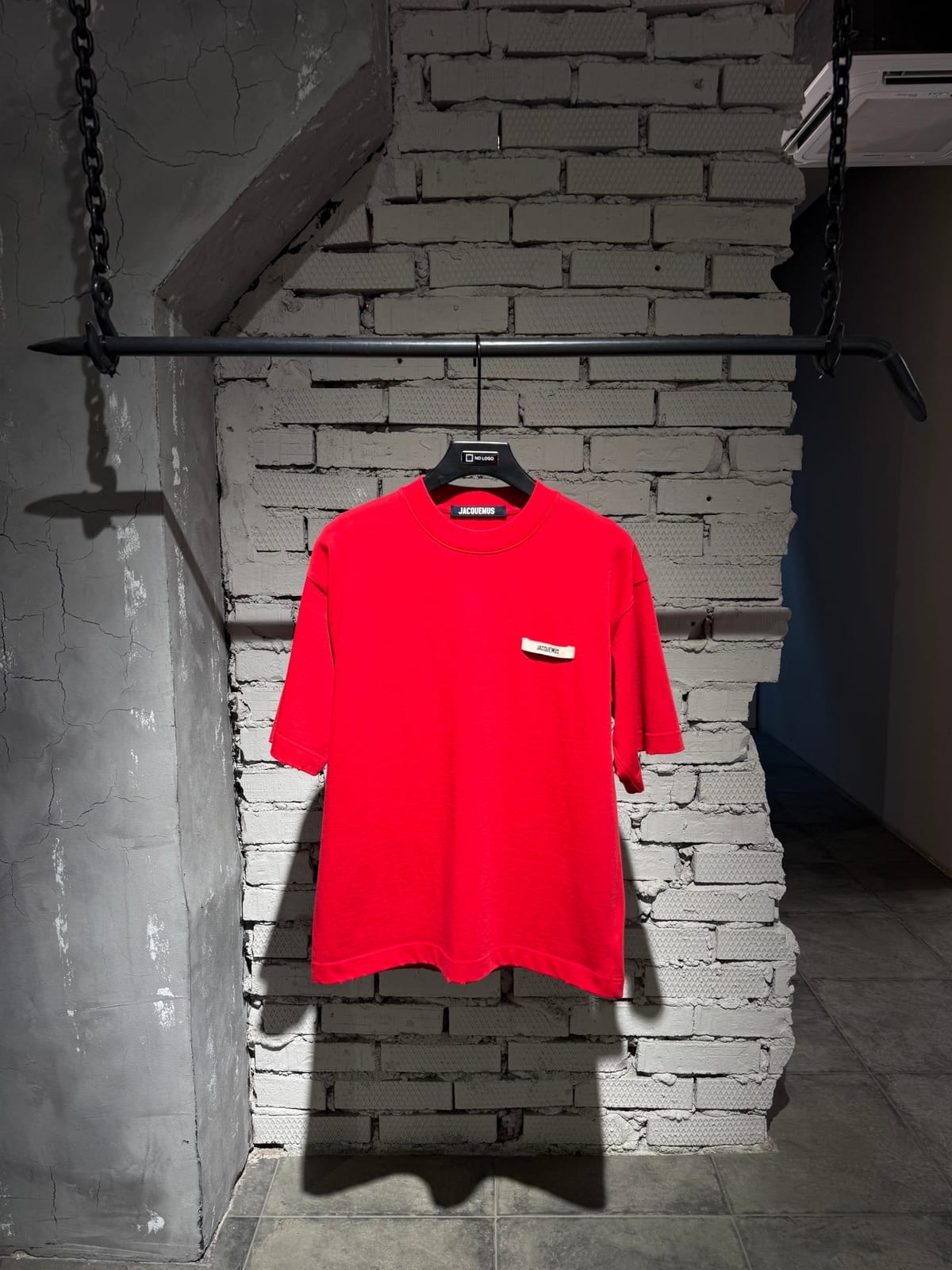 Футболка JACQUEMUS — Женское, NO LOGO STORE (фото 4)