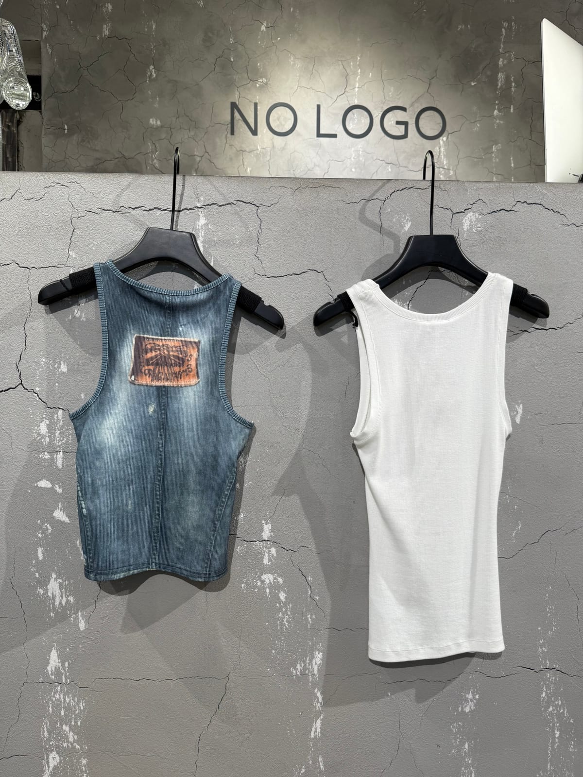 Майка ACNE STUDIOS — Женское, NO LOGO STORE (фото 2)