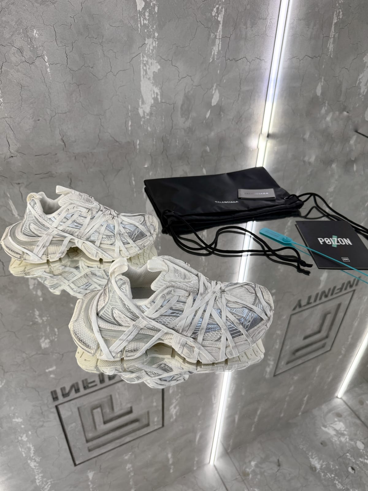 BALENCIAGA — Женское, NO LOGO STORE (фото 2)