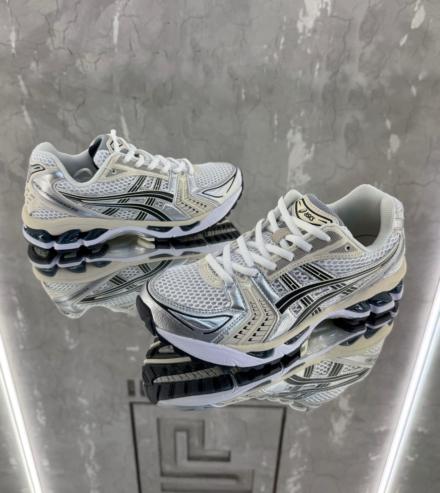 ASICS — NO LOGO STORE